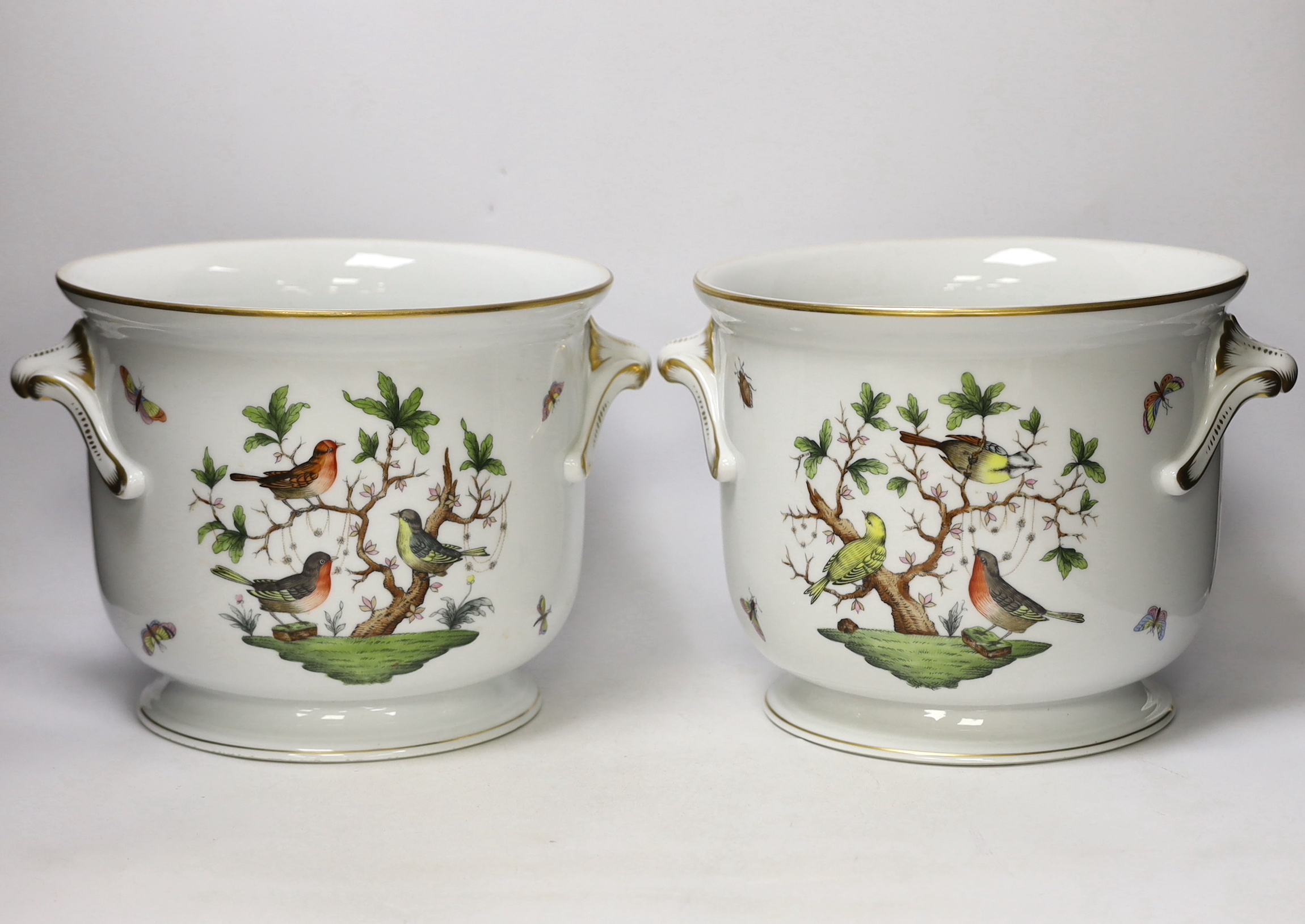 A pair of large Herend Rothschild birds pattern jardinieres, 20.5cm tall
